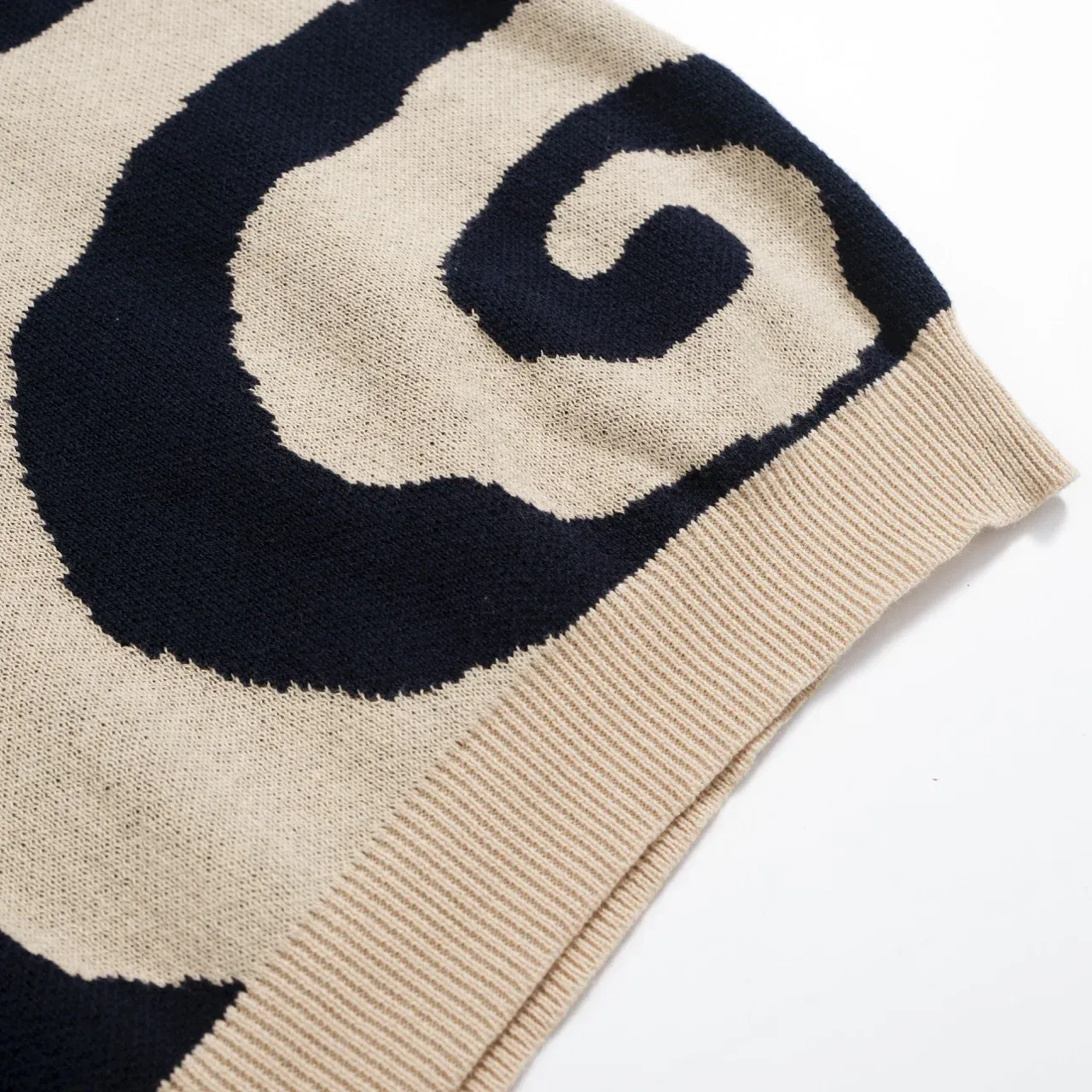 Men’s Retro 1970s Guitar Knit Polo Shirt – Vintage Navy with Psychedelic Beige Motif - Image 7