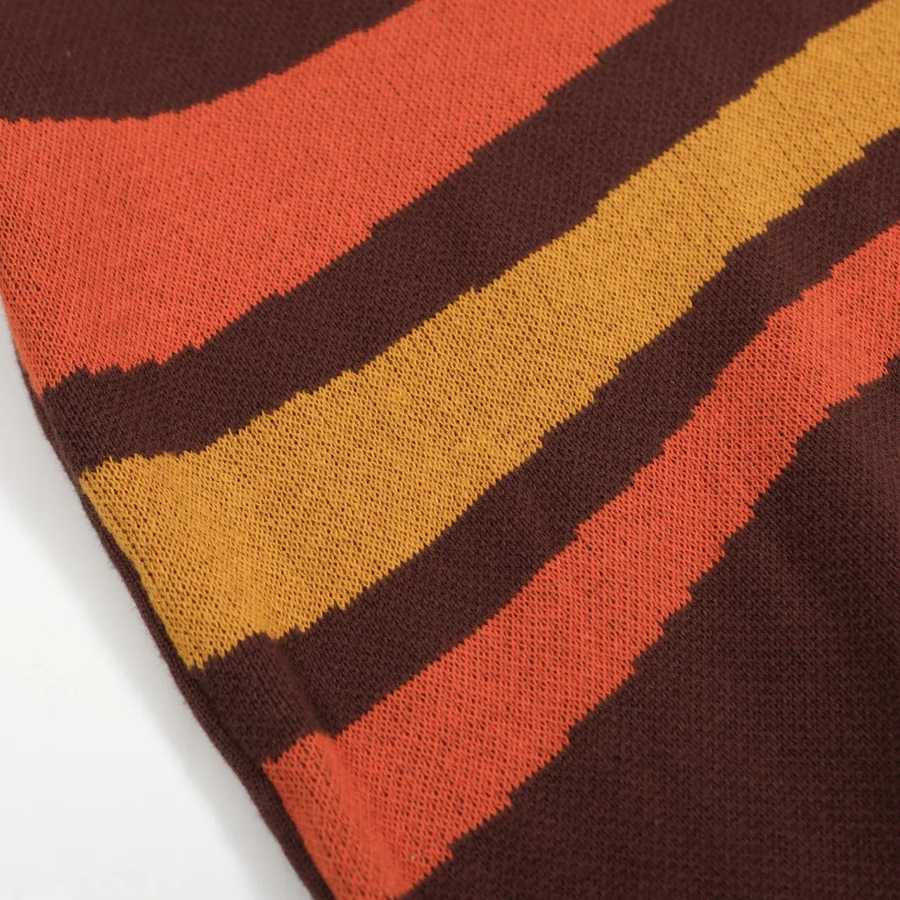 Women Retro Wave Line V-Neck Brown Short Sleeves Knitwear - Image 2